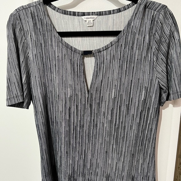 Calvin Klein top. Very gently used. Like new. Size S. - Picture 2 of 5